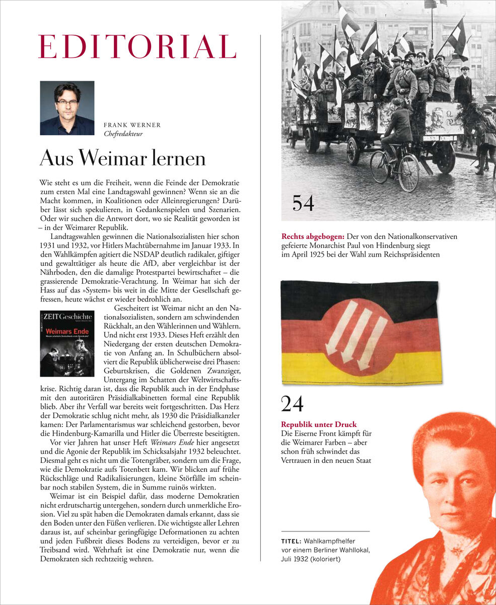 Editorial-Seite des ZEIT GESCHICHTE Magazins 4/26 Weimar mit Porträtfoto von Frank Werner, einem Schwarz-Weiß-Foto einer Menschenmenge mit Fahnen, einem historischen Foto einer deutschen Flagge mit rotem Fleck und einer orangen Illustration unten rechts. Text und Bildunterschriften ergänzen die Bilder.