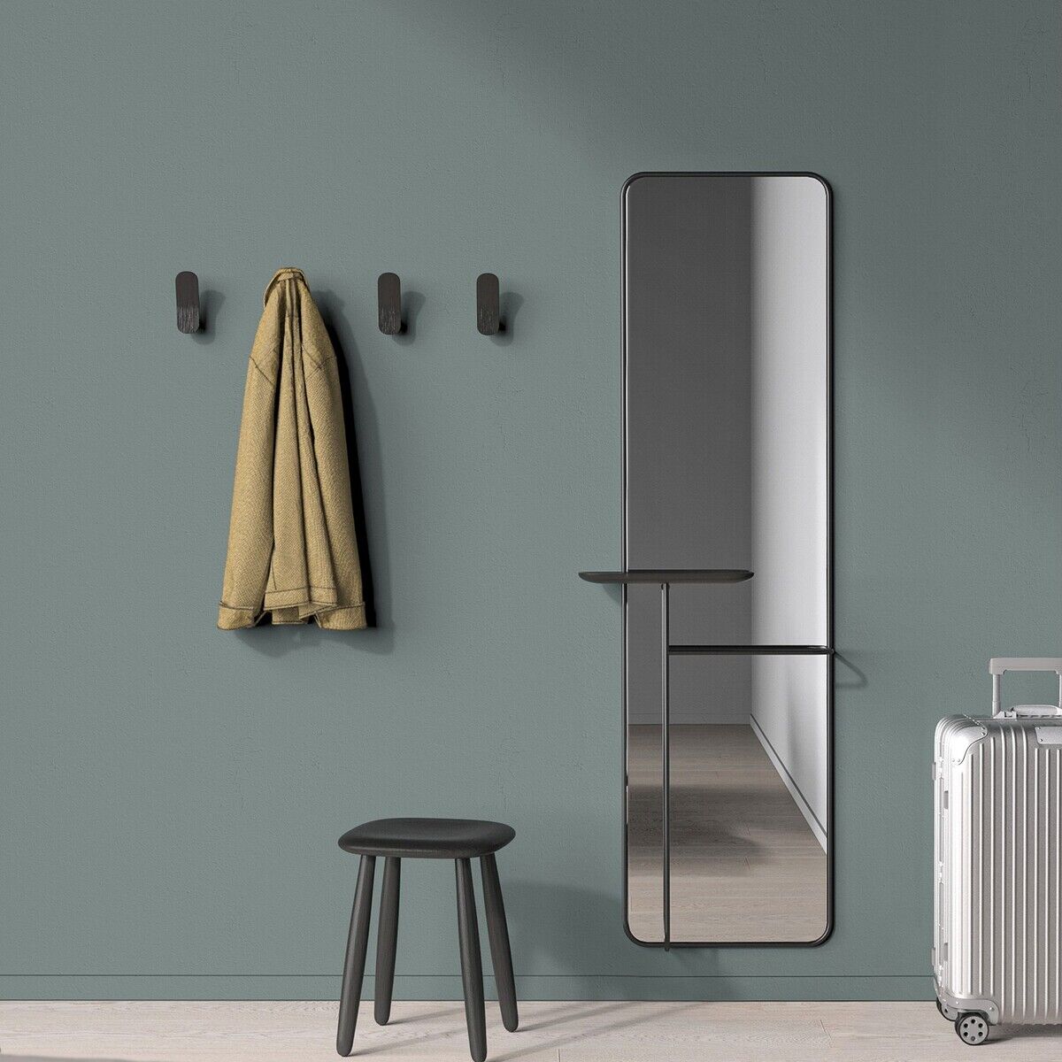 Moderne Inneneinrichtung mit grüner Wand, schwarzem Hocker und Spiegel mit Kleiderhaken »Eshaku« aus Eiche. An einem Haken hängt eine gelbe Jacke, daneben sind zwei weitere Haken montiert.