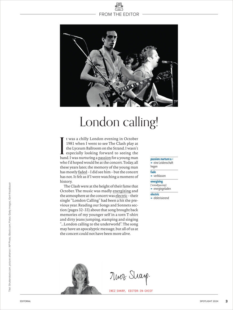 Das Bild zeigt das Cover des Spotlight Magazins 10/2024. Es zeigt eine Live-Szene aus einem Konzert, London calling, mit mehreren Musikern auf der Bühne und einem Artikeltext unterhalb des Bildes. Unter dem Artikel steht der Name des Herausgebers.