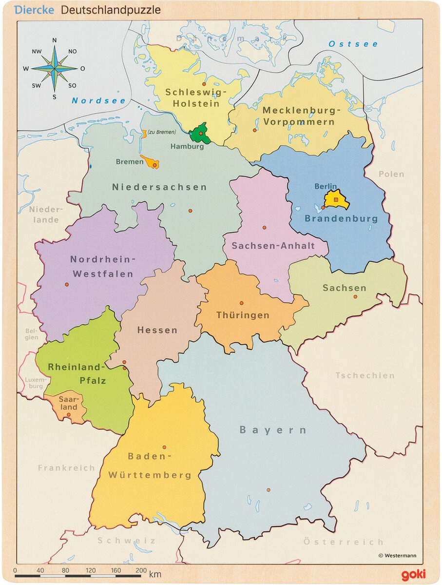 Ein Schichtenpuzzle zeigt eine Deutschlandkarte mit verschiedenen Bundesländern in unterschiedlichen Farben. Es handelt sich um ein Lernspielzeug aus Holz für Kinder, das geografische Bildung und interaktives Spielen fördert.