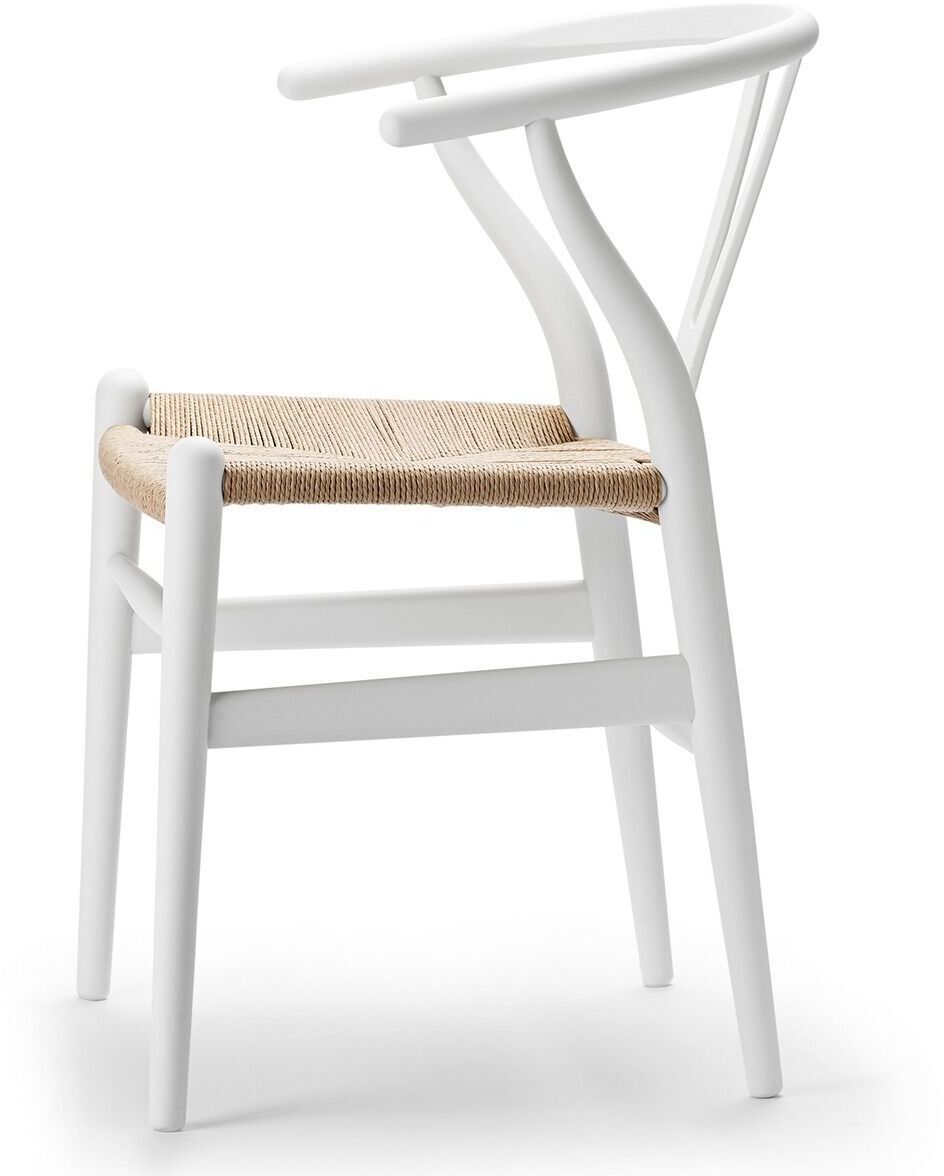 Sonderedition Stuhl CH24 Soft von Carl Hansen in Weiß mit Naturholz-Flechtwerk.