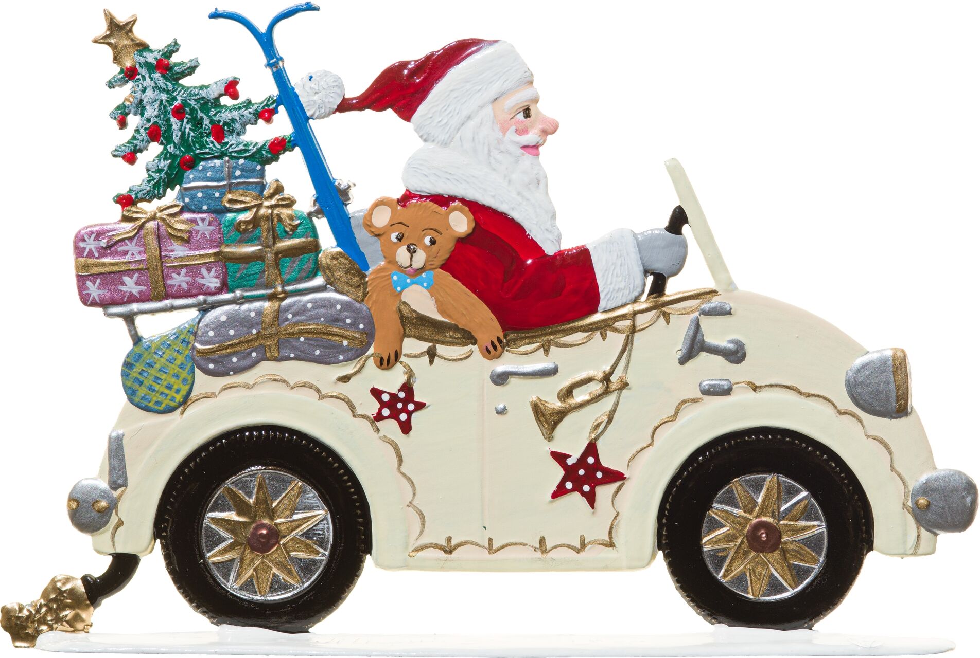 Zinnfigur eines Weihnachtsmanns, der in einem cremefarbenen Auto sitzt. Im Auto befindet sich neben dem Weihnachtsmann ein Teddybär, Geschenke und ein geschmückter Weihnachtsbaum. Die Figur ist bunt bemalt und detailreich gestaltet, geeignet als festliche Dekoration für Weihnachten.