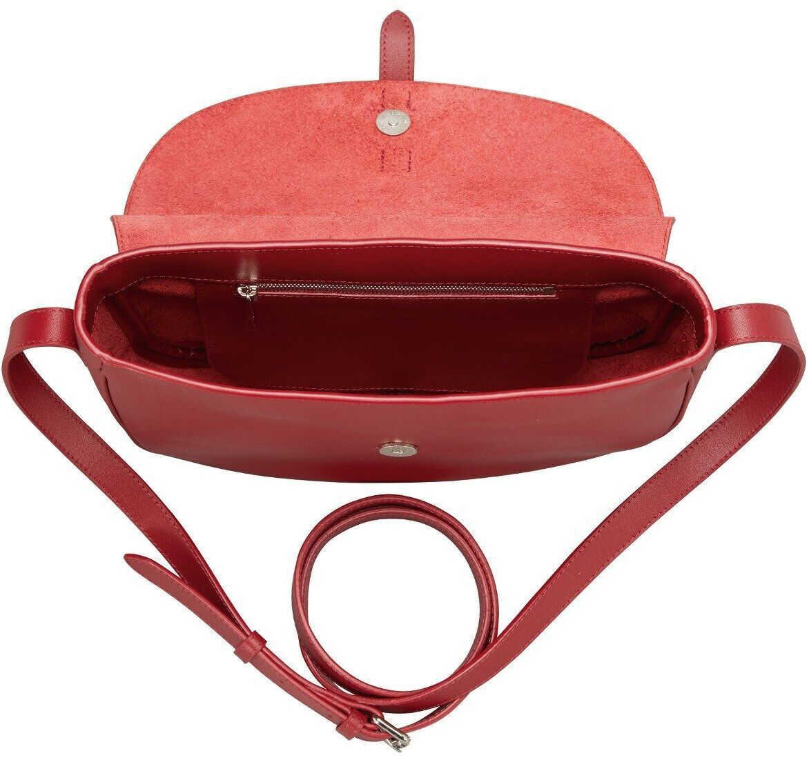 Abbildung der »Saddle Bag Femme« Umhängetasche in Rot aus Leder, mit einem Hauptfach, einem inneren Reißverschlussfach, einer Klappe mit Druckknopfverschluss und einem verstellbaren Schultergurt.