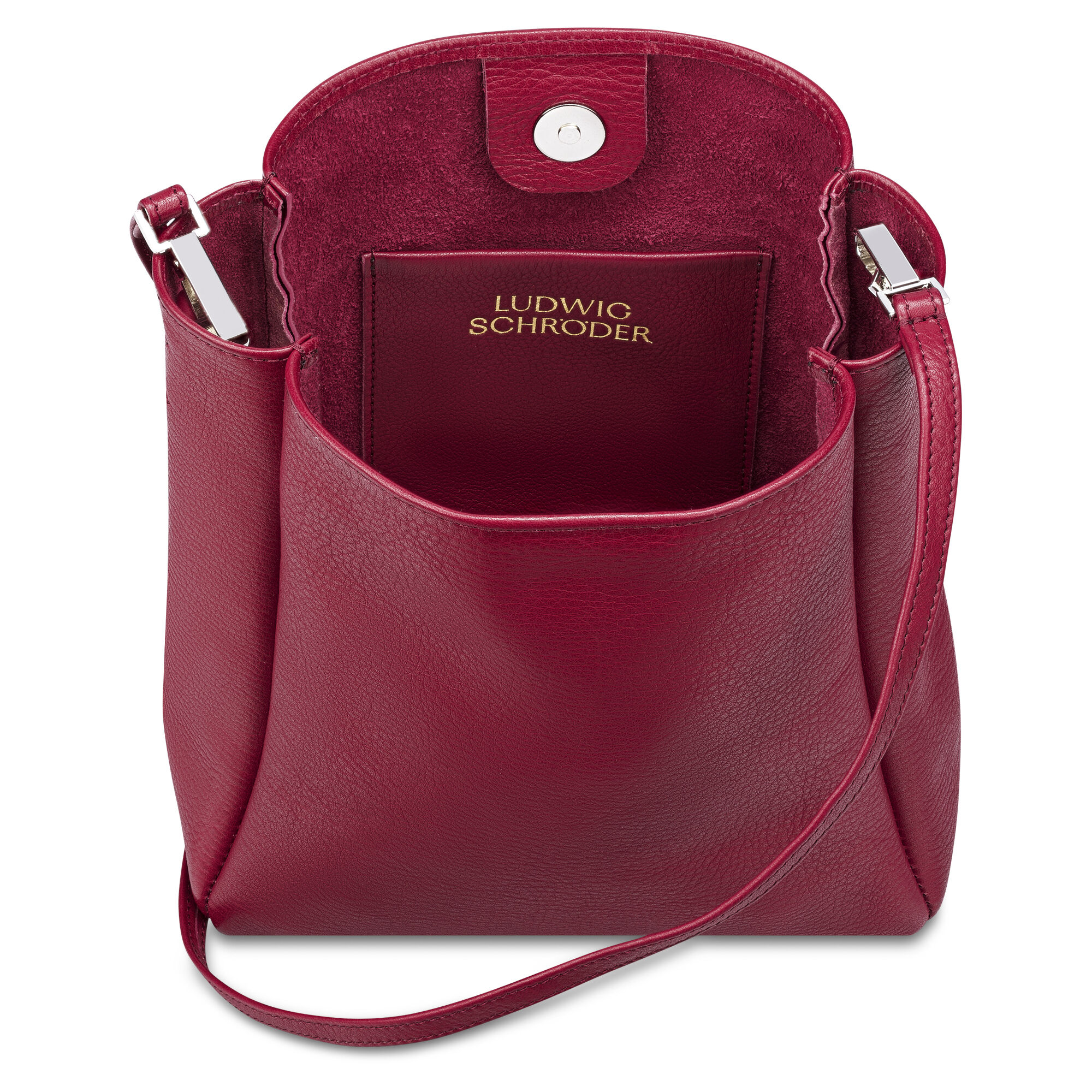 Eine hochwertige rote Ledertasche mit einem Umhängeriemen, knopfartigen Verschluss und innerem Fach mit der Aufschrift 'Ludwig Schröder'.