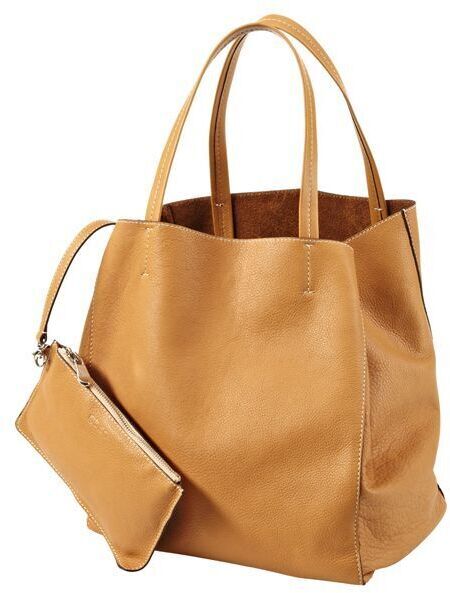 Hellbraune Ledertasche mit passendem, abnehmbarem Täschchen.