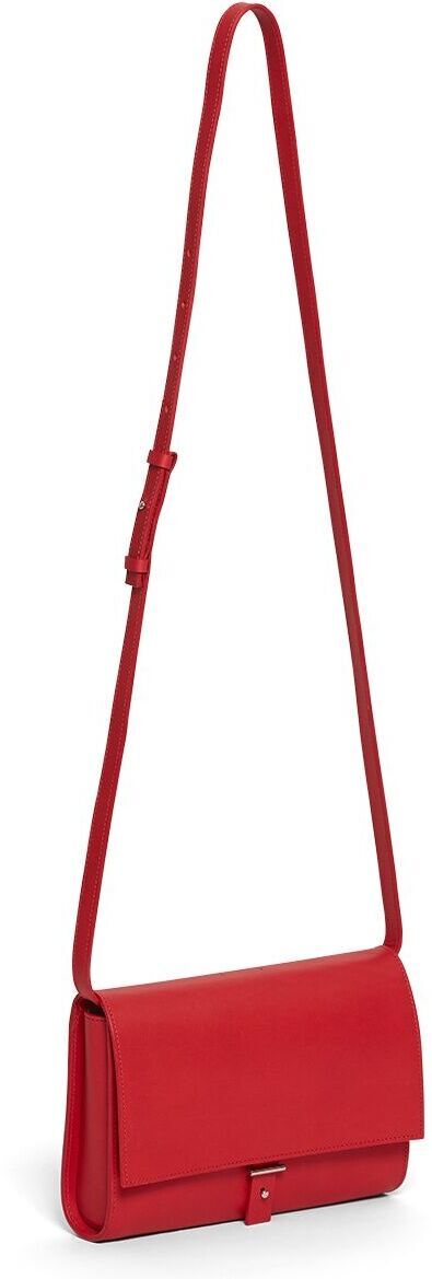 Eine elegante, rote Schultertasche aus Leder mit einem langen, schmalen Schulterriemen. Die ZEIT-Sonderedition »DIE ZEIT 2« ist stilvoll und minimalistisch gestaltet und eignet sich perfekt für verschiedene Gelegenheiten.