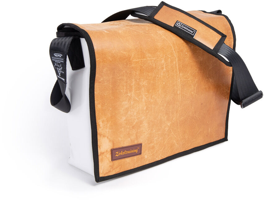 ZEIT-Tasche »Kasten« mit schwarzem Gurt. Die Tasche hat eine beige Vorderseite und Seiten in Weiß, passend für den urbanen Stil.