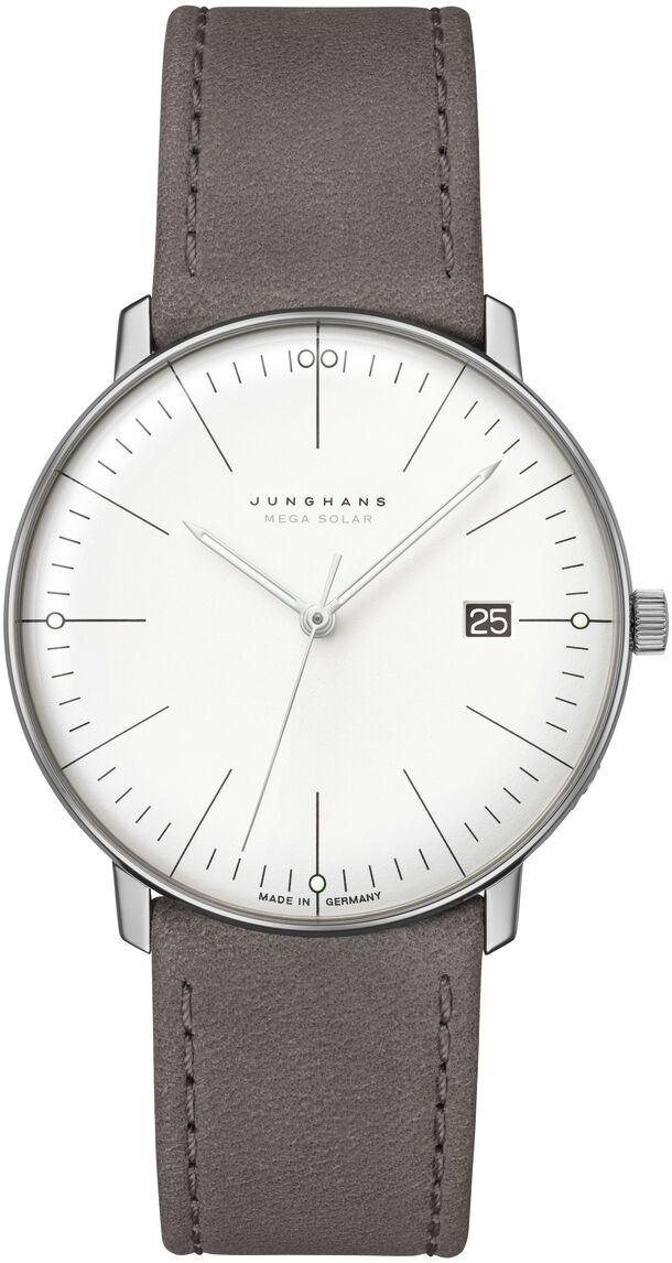 Abbildung der ZEIT-Sonderedition 'max bill MEGA Solar' von Junghans. Die minimalistische Uhr hat ein weißes Zifferblatt, schwarze Indizes und Zeiger sowie ein Edelstahlgehäuse und ein schwarzes Armband.