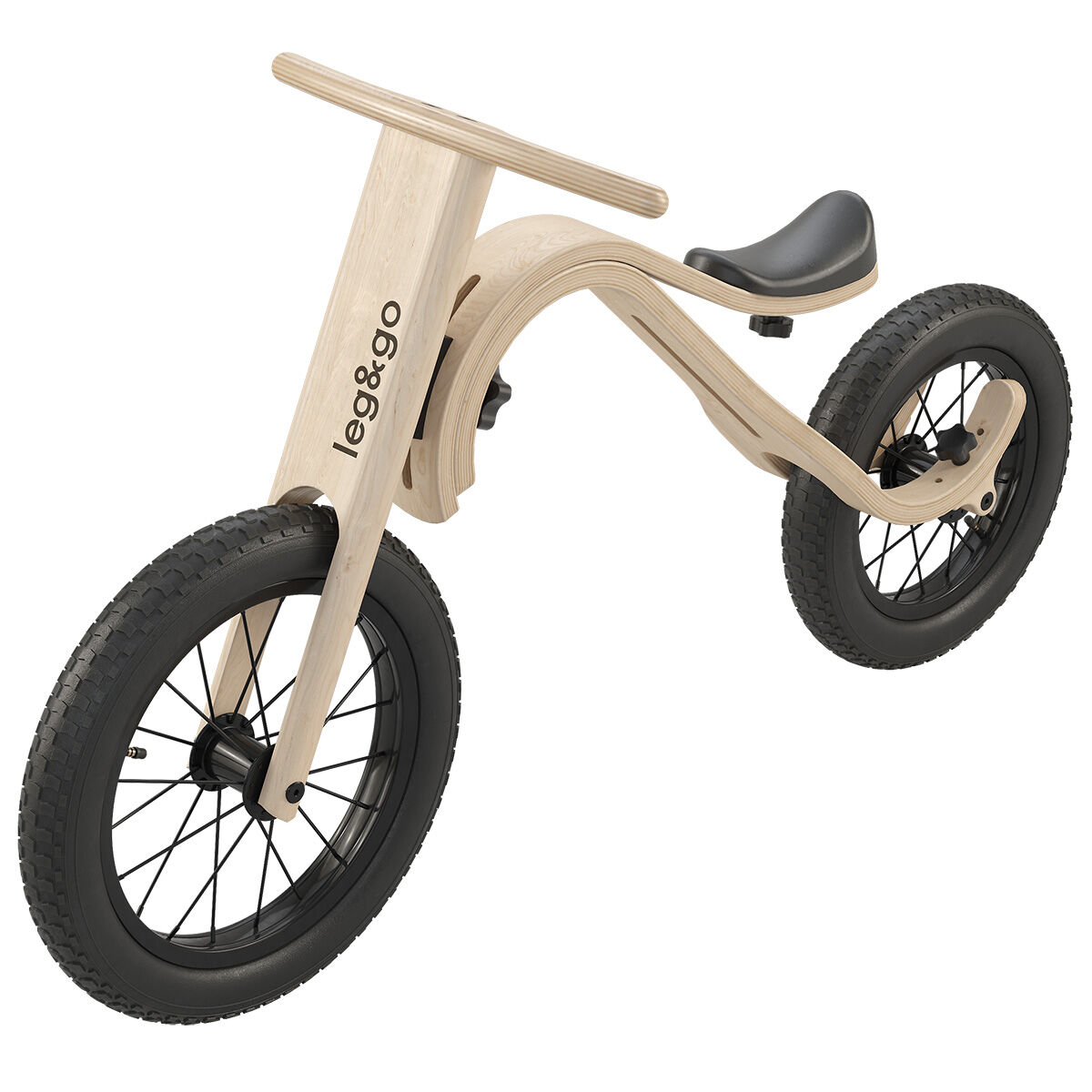 Holzbasiertes 3-in-1 Laufrad mit schwarzen Reifen und ergonomischem Sattel, geeignet für Kinder, auf weißem Hintergrund.
