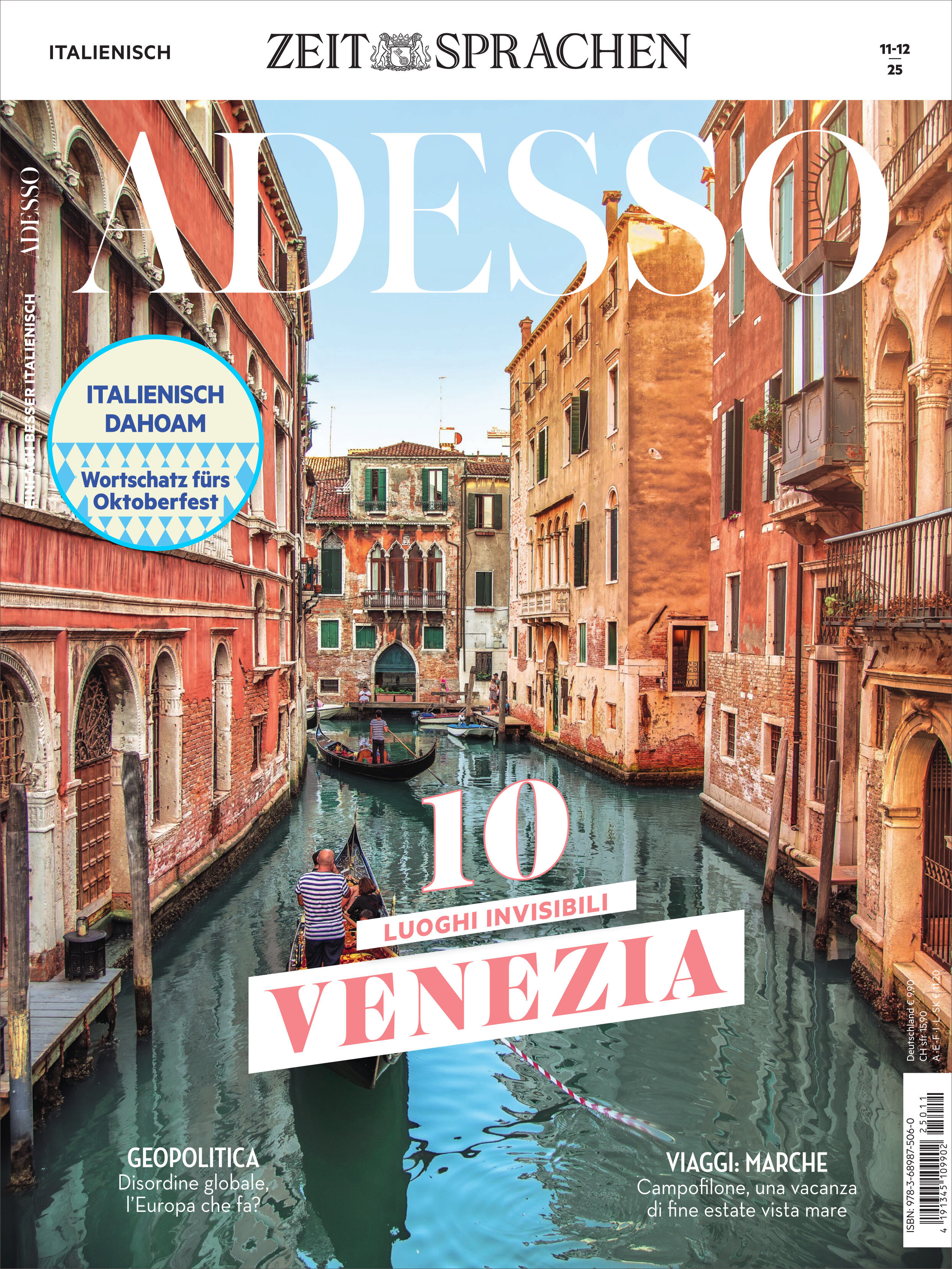 Titelblatt des Adesso Magazins 11/2025 mit einem Foto eines Kanals in Venedig. Eine Gondel fährt zwischen historischen Gebäuden, darüber der große Schriftzug 'VENEZIA'. Italienische, kulturelle und sprachliche Themen werden auf dem Cover hervorgehoben.