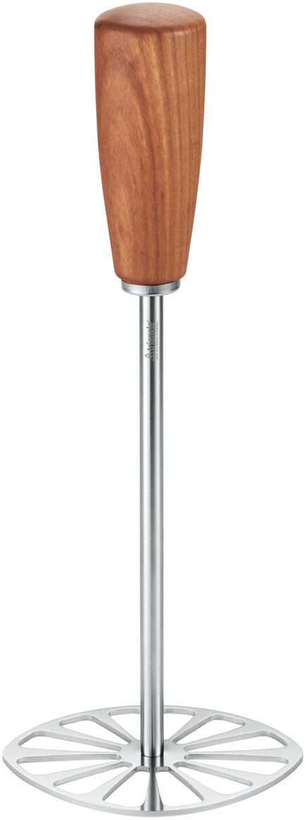 Kartoffelstampfer "Soul" der Marke triangle mit elegantem Griff aus Kirschholz in Dunkelrot, funktionalem Metallkopf in Silber, schwarzem Abschluss. Liegt auf weißem Hintergrund, hochwertige Verarbeitung, geeignet für Designliebhaber und Hobbyköche.