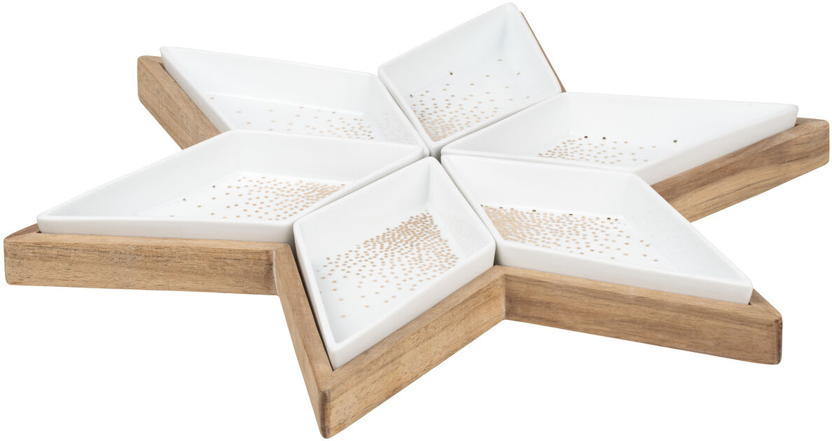 Sternenteller aus Porzellan und Holz. Die sternförmige Anordnung besteht aus mehreren weißen Porzellantellern mit goldenem Muster, eingebettet in einen Rahmen aus hellbraunem Holz.