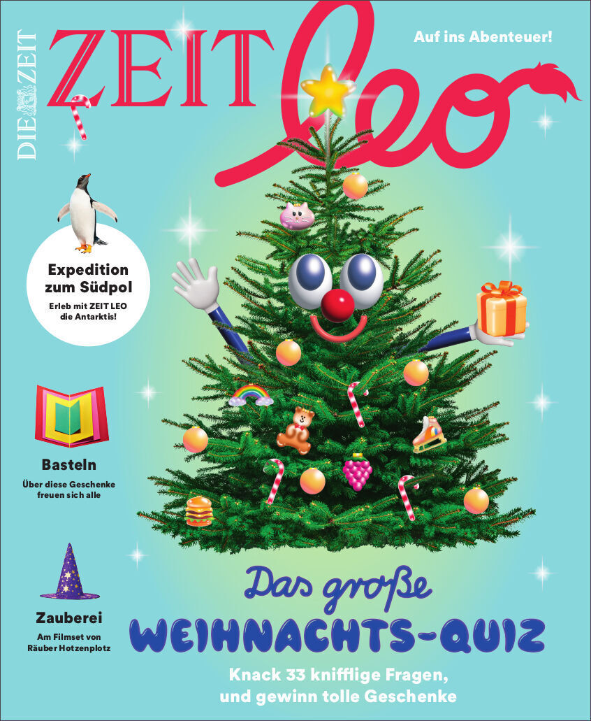 Das Titelbild der Ausgabe 8/22 von ZEIT LEO zeigt einen festlich geschmückten Weihnachtsbaum mit bunten Kugeln und Geschenken. Oben im Bild steht der Titel 'ZEIT LEO' in roten Buchstaben. Ein Comic-Pinguin bewirbt eine Expedition zum Südpol, und andere kleine Illustrationen werben für Basteln und Zauberei. Der Slogan 'Das große Weihnachts-Quiz' ist unter dem Weihnachtsbaum zu sehen.