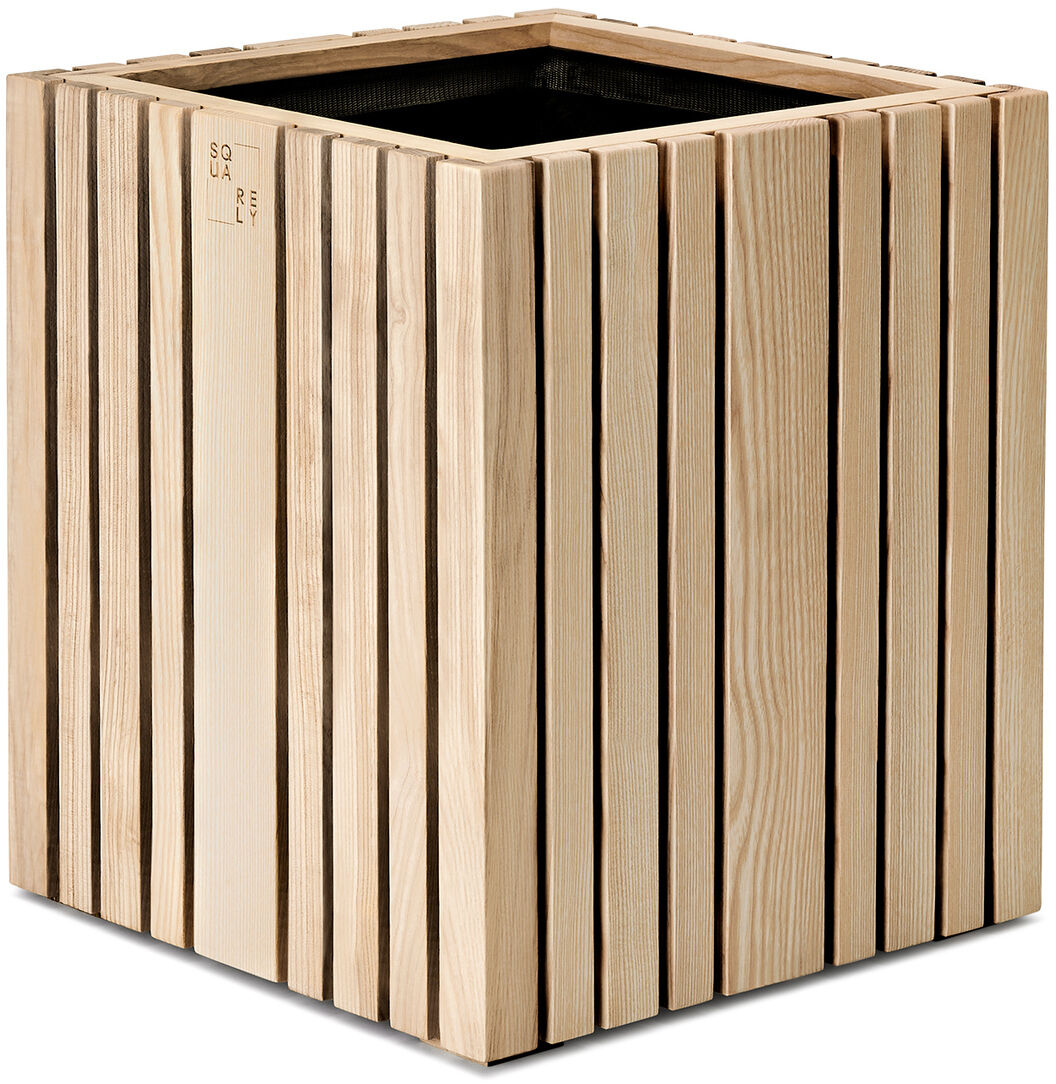 Ein rechteckiges Pflanzgefäß namens "GrowBIG" in natürlicher Holzoptik. Es hat vertikale Holzlatten, die eine elegante und nachhaltige Gestaltung bieten. Ideal für den Einsatz im Innen- und Außenbereich, einschließlich Garten, Balkon und Terrasse.
