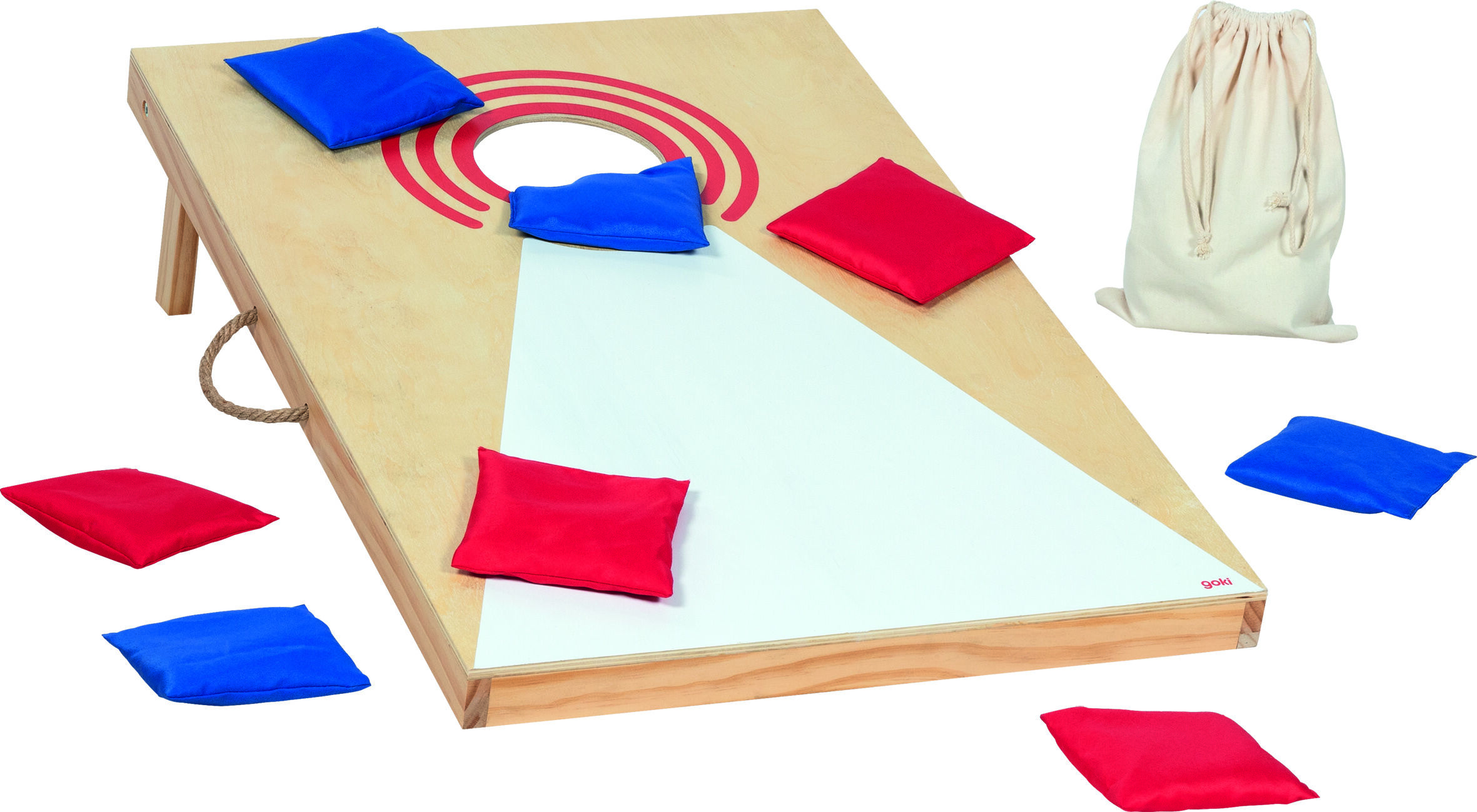 Abgebildet ist ein Cornhole-Wurfspiel aus Holz mit einer rechteckigen Wurfplattform, die ein mittiges Loch sowie eine rot-weiße Markierung hat. Mehrere rote und blaue Wurfkissen sind auf und neben dem Brett verteilt. Rechts oben steht ein beiger Stoffbeutel zum Verstauen der Kissen. Das Spiel ist für drinnen und draußen geeignet.