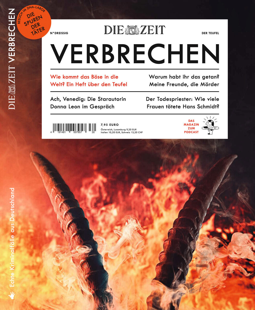 Das Cover des Magazins 'ZEIT VERBRECHEN 30/24' zeigt einen dramatisch gestalteten Hintergrund mit Flammen und thematisiert Kriminalgeschichten. Der Titel und Untertitel behandeln Fragen des Bösen und der Schuld.