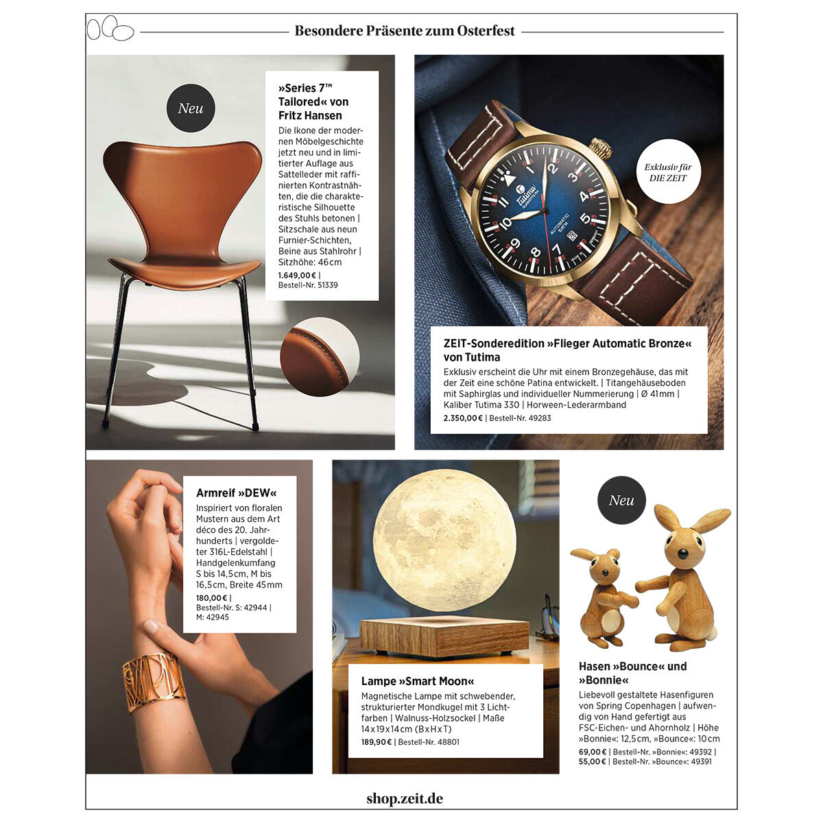 Seite aus dem Katalog „Ostern“ von DIE ZEIT mit Geschenkideen. Oben links brauner Designstuhl ‚Series 7‘, daneben exklusive Bronze-Automatikuhr mit braunem Lederarmband. Unten links goldene Armbanduhr. Mittig eine leuchtende Mondlampe auf Holzfuß. Rechts unten zwei Känguru-Figuren. Helle, freundliche Farbtöne dominieren.