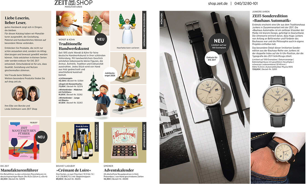 Aufgeschlagene Doppelseite des ZEIT SHOP-Katalogs „Manufakturen“ auf weißem Grund. Links stehen Geschenkartikel wie Holzfiguren, Wein, Adventskalender und Bücher neben Texten; rechts dominiert die Anzeige „ZEIT-Sonderedition Bauhaus Automatik“ mit beigefarbener Uhr, schwarzem Lederarmband, Stiften und Notizbuch.