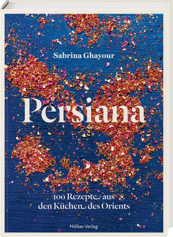 Das Cover des Buches 'Persiana - 100 Rezepte aus den Küchen des Orients' von Sabrina Ghayour zeigt ein dunkelblaues Hintergrundbild mit bunten, glänzenden Gewürzpartikeln in Rosa, Gold und Orange. Die Schrift des Titels und des Untertitels ist in weiß gehalten. Das Buch wurde im Hölker Verlag veröffentlicht.