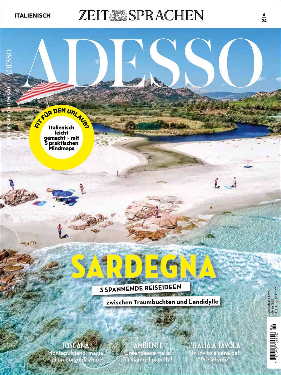 Titelbild des Adesso Magazin 06/2024. Eine Strandlandschaft mit klarem blauem Wasser und weißen Sandstränden auf Sardinien. Der Titel ‘SARDENGNA’ steht prominent in gelber Schrift, umgeben von kleineren Textblöcken, die Reiseziele und Artikel hervorheben.