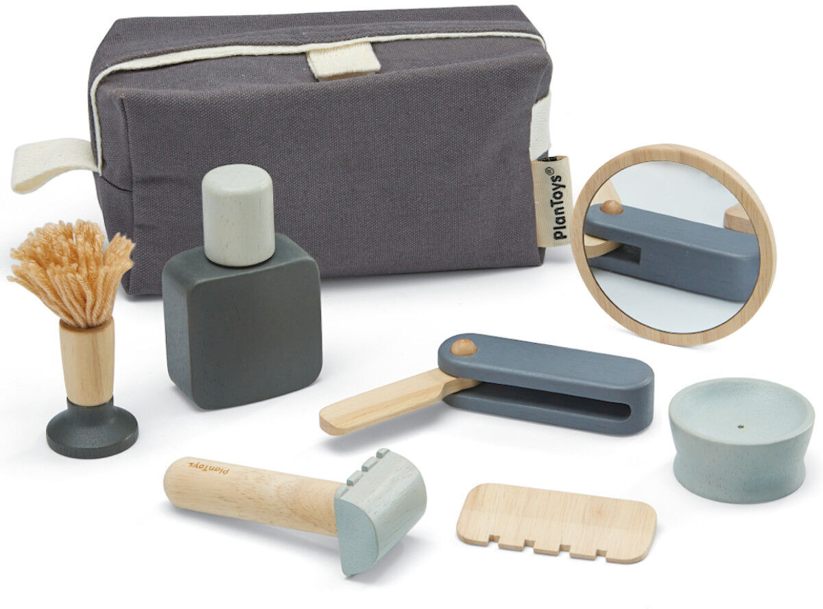 Ein Rasier-Set für Kinder mit Werkzeugen aus Holz, einschließlich Pinsel, Rasierer, Schale, Spiegel und einer grauen Tasche.
