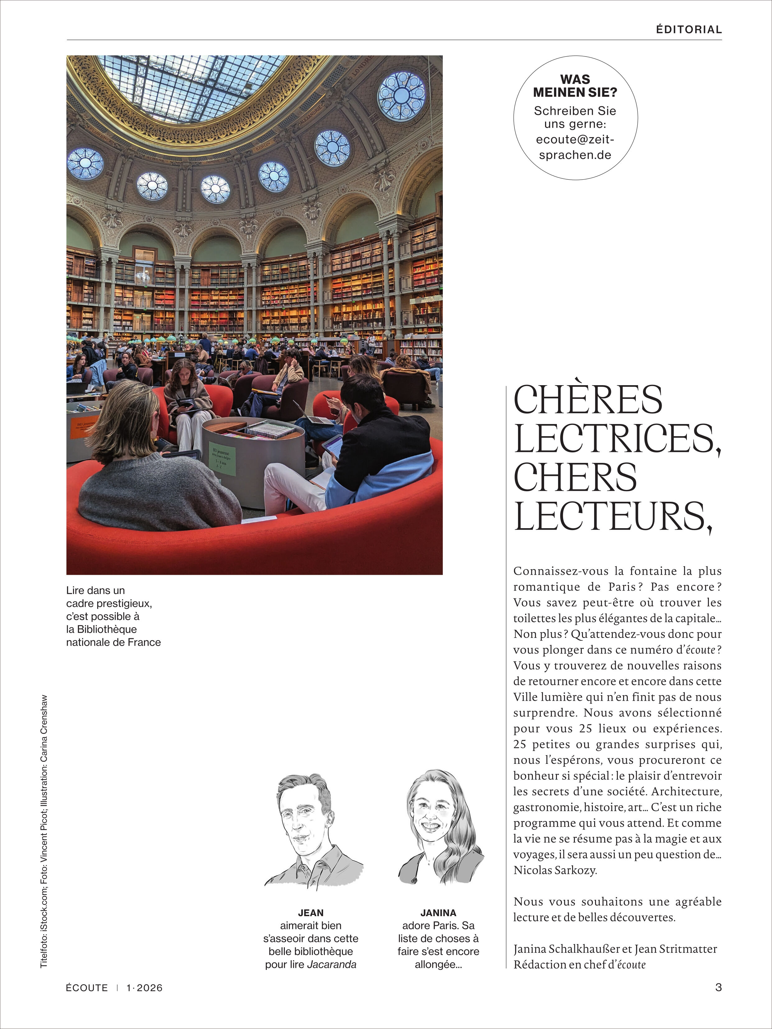 Große, helle Bibliothek mit prächtiger Glaskuppel, ringsum gefüllt mit hohen Bücherregalen. Menschen sitzen auf roten und orangefarbenen Sesseln, lesen oder unterhalten sich. Im rechten Bildbereich Editorial-Text und Porträts zweier Redakteure auf weißem Hintergrund.