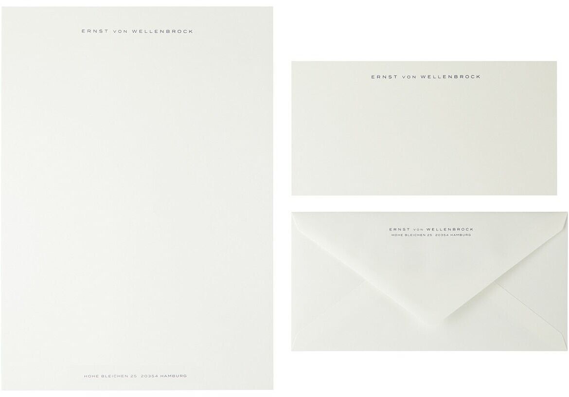Set aus dunkelblauem A4-Briefpapier mit dazugehörigem Umschlag und einer kleineren Karte.