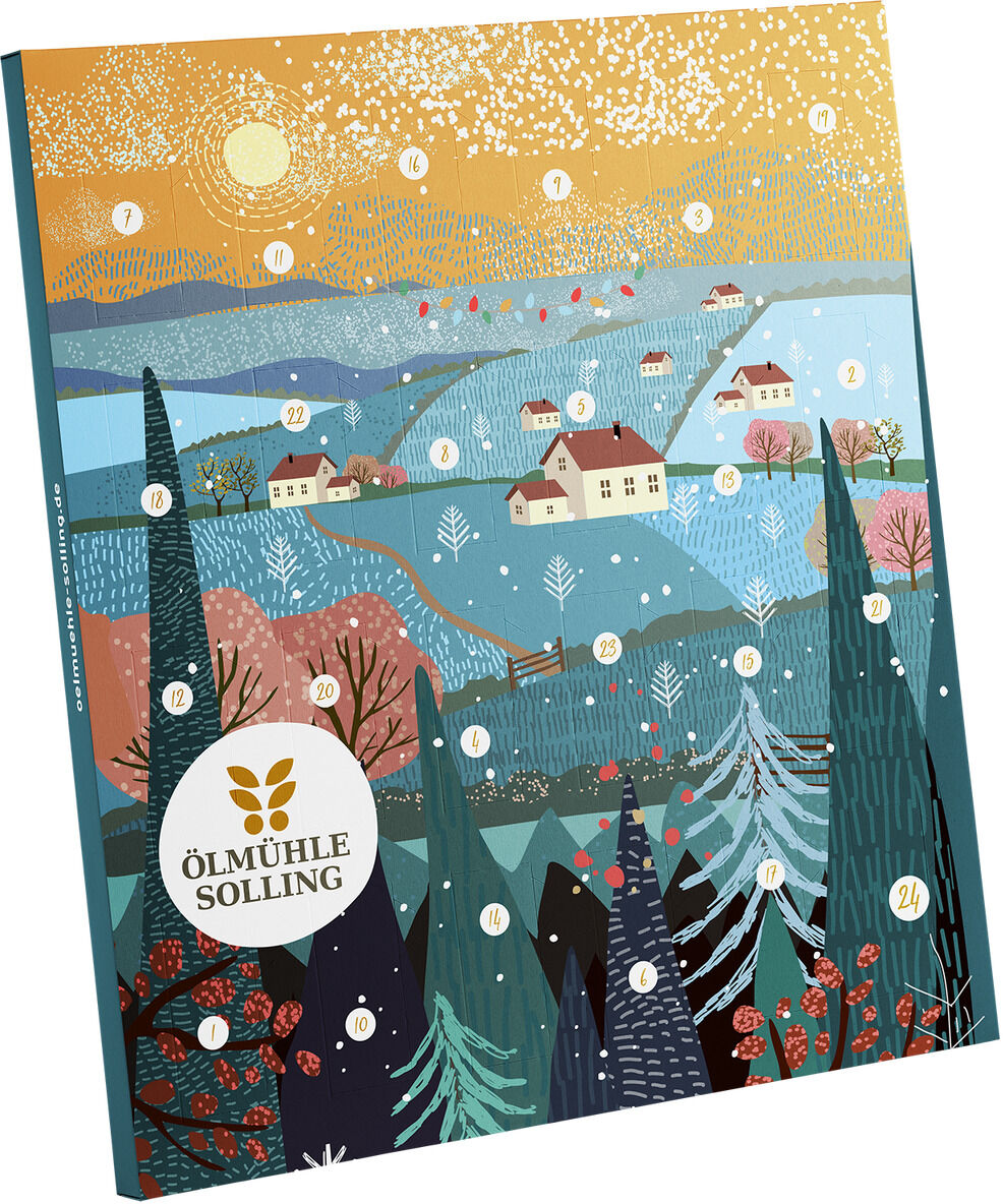 Adventskalender »Winterlandschaft« von Ölmühle Solling mit einer bezaubernden Illustration einer verschneiten Winterlandschaft, Häusern, Bäumen und goldgelbem Himmel. Schneeflocken fallen, 24 nummerierte Türchen zieren die Szenerie. Das Motiv wirkt festlich und besinnlich.