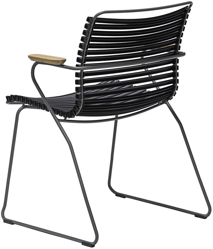 Schwarzer Esszimmerstuhl mit Armlehne, modernem Design und Metallrahmen. Der Stuhl ist stapelbar und für den Einsatz im Innen- und Außenbereich geeignet.