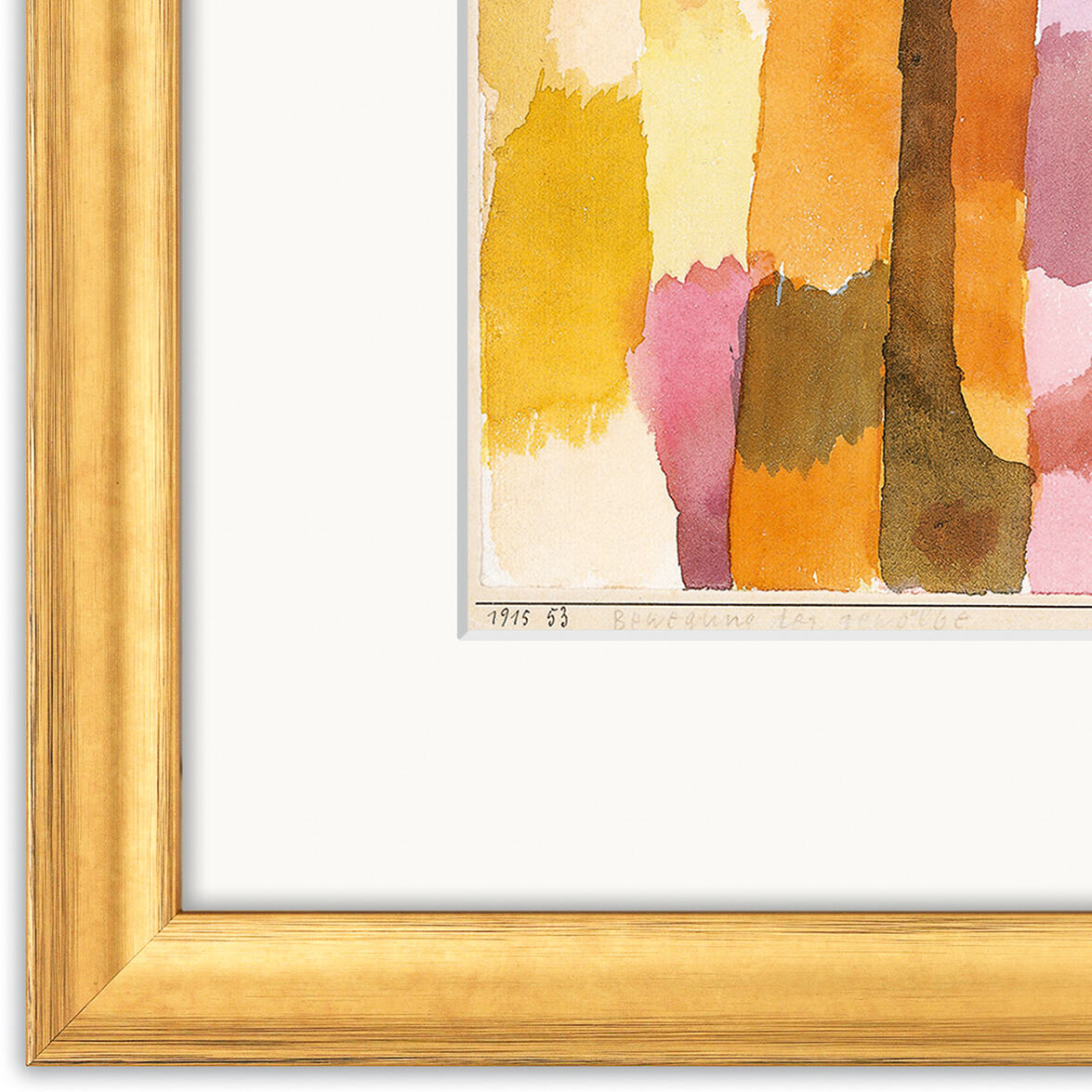 Der Kunstdruck »Bewegung der gewölbten Kammern« von Paul Klee (1915) zeigt abstrakte, geometrische Farbflächen in Gelb, Orange, Braun und Rosa. Der Druck ist in einem goldfarbenen, massiven Holzrahmen mit Passepartout gefasst und wirkt modern und stilvoll.