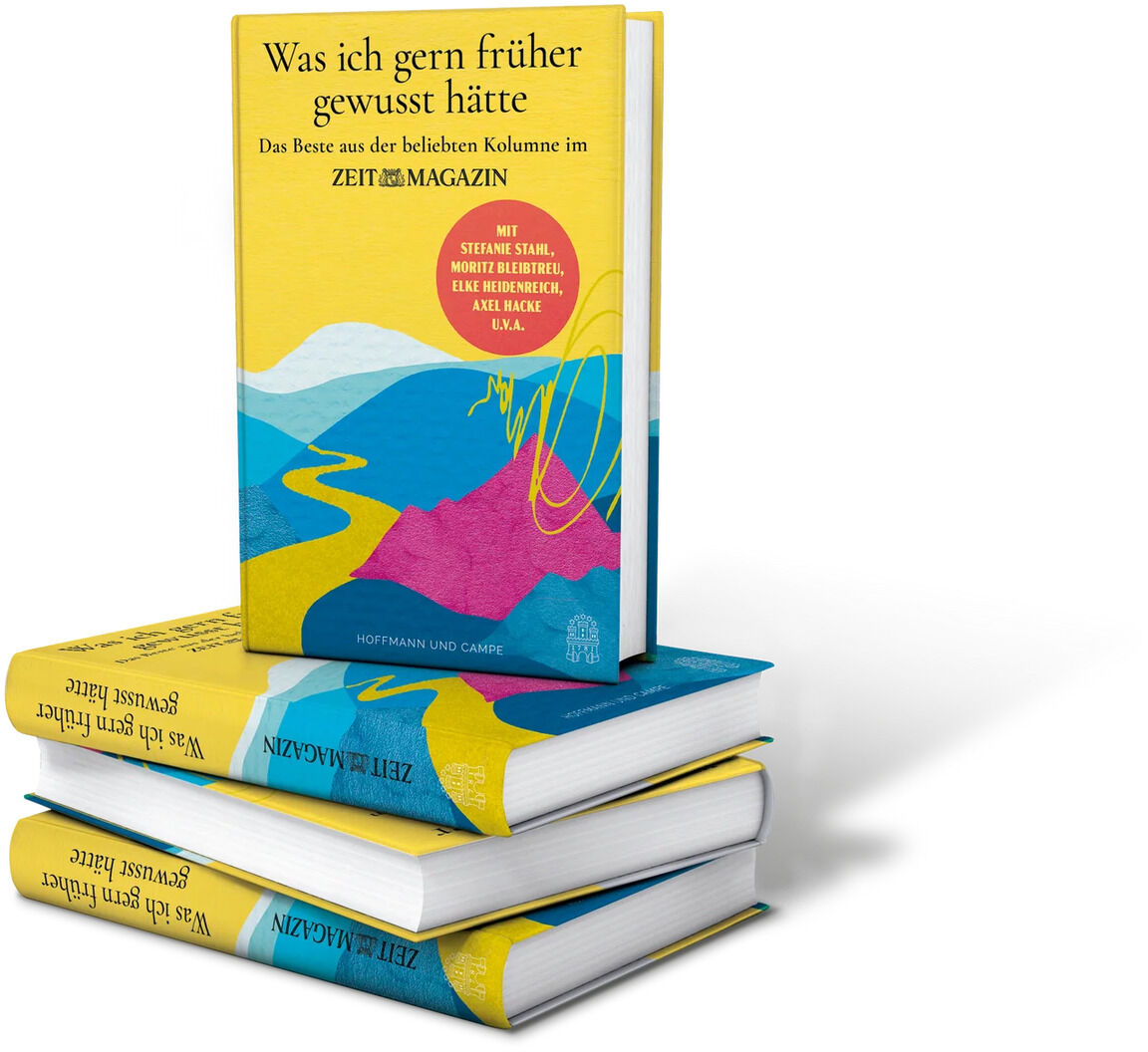 Drei Bücher mit dem Titel "Was ich gern früher gewusst hätte" aus dem ZEITmagazin, auffällig gestaltet mit abstraktem, farbenfrohem Cover aus Gelb, Blau, Pink und Weiß. Ein Exemplar steht aufrecht, zwei liegen gestapelt darunter. Moderne, freundliche Optik.