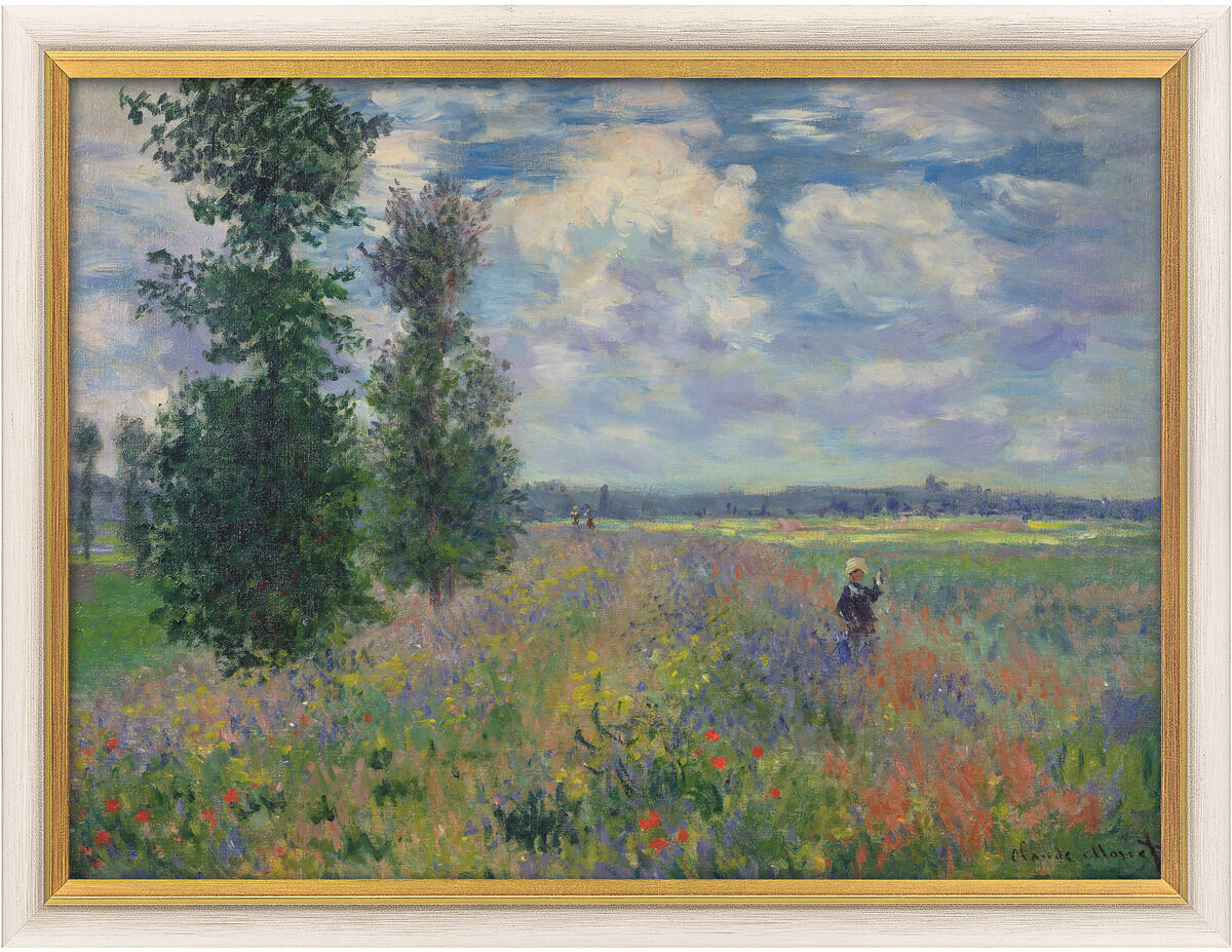 Ein impressionistisches Gemälde von Claude Monet aus dem Jahr 1873, das eine Landschaft in der Nähe von Argenteuil mit einem Feld voller bunter Blumen, darunter rote Mohnblumen, und Bäumen unter einem blauen Himmel darstellt. Eine einzelne Frau mit Hut ist im Vordergrund zu sehen.