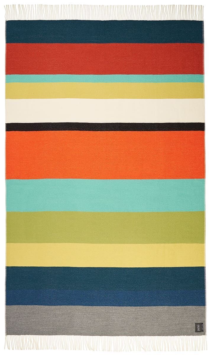 Ein Mid-Century-Schal von Parati mit breiten horizontalen Streifen in den Farben Rot, Blau, Grün, Gelb, Orange, Schwarz, Weiß und Grau. Der Schal hat an den Enden kleine Fransen.