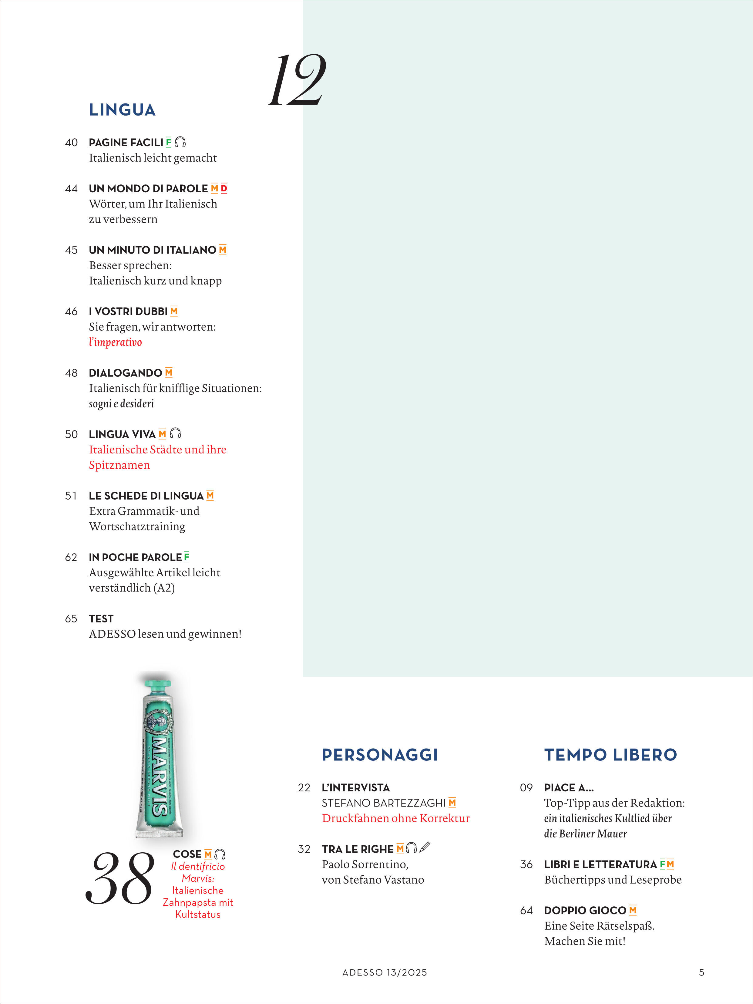 Das Titelblatt des Inhaltsverzeichnisses des Adesso Magazins Ausgabe 13/2025 zeigt eine strukturierte Übersicht mit mehreren Themenbereichen zu Italienischlernen, Interviews, Freizeit und Literatur. Auf der linken Seite sind die Rubriken und Seitenzahlen in unterschiedlichen Farben gelistet. Das Design ist klar, mit viel Weißraum, hellblauem Akzent und farbigen Symbolen zur besseren Orientierung.