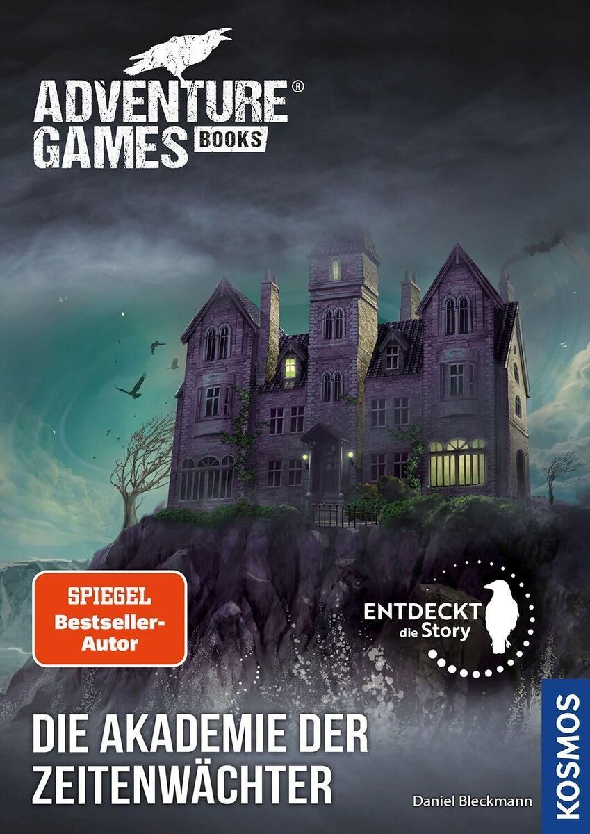 Das Cover des Buches 'Adventure Games® - Books: Die Akademie der Zeitenwächter' zeigt ein großes altes Haus auf einer Klippe bei Nacht. Der Himmel ist dunkel und bewölkt, beleuchtet durch einen bläulichen Schein. Der Titel und verschiedene Labels, einschließlich 'Spiegel Bestseller-Autor' und 'Entdeckt die Story', sind ebenfalls zu sehen.