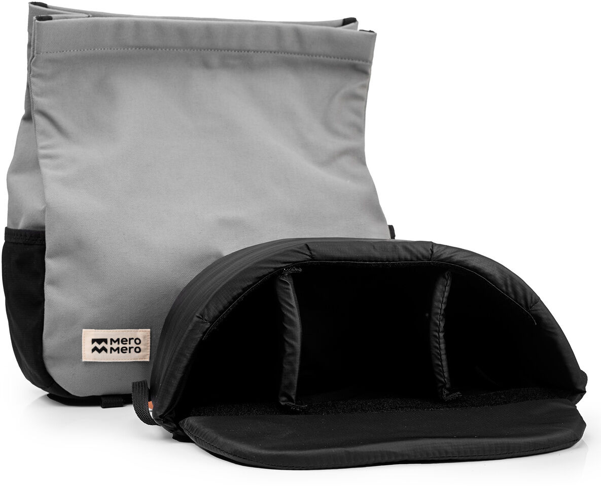 Die Tasche »Piha« ist eine funktionale, graue und schwarze Tasche, ideal für Reisen, den Alltag oder sportliche Aktivitäten. Sie besitzt mehrere Fächer und ist sowohl für Damen als auch Herren geeignet.