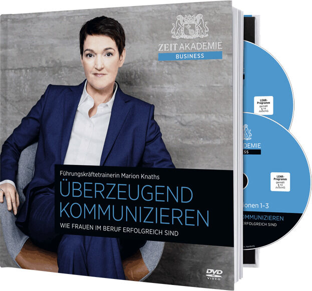 Cover des Seminars »Überzeugend kommunizieren« der Zeit Akademie Business. Das Bild zeigt eine Frau in einem blauen Blazer mit zwei DVDs daneben. Untertitel: Wie Frauen im Beruf erfolgreich sind.