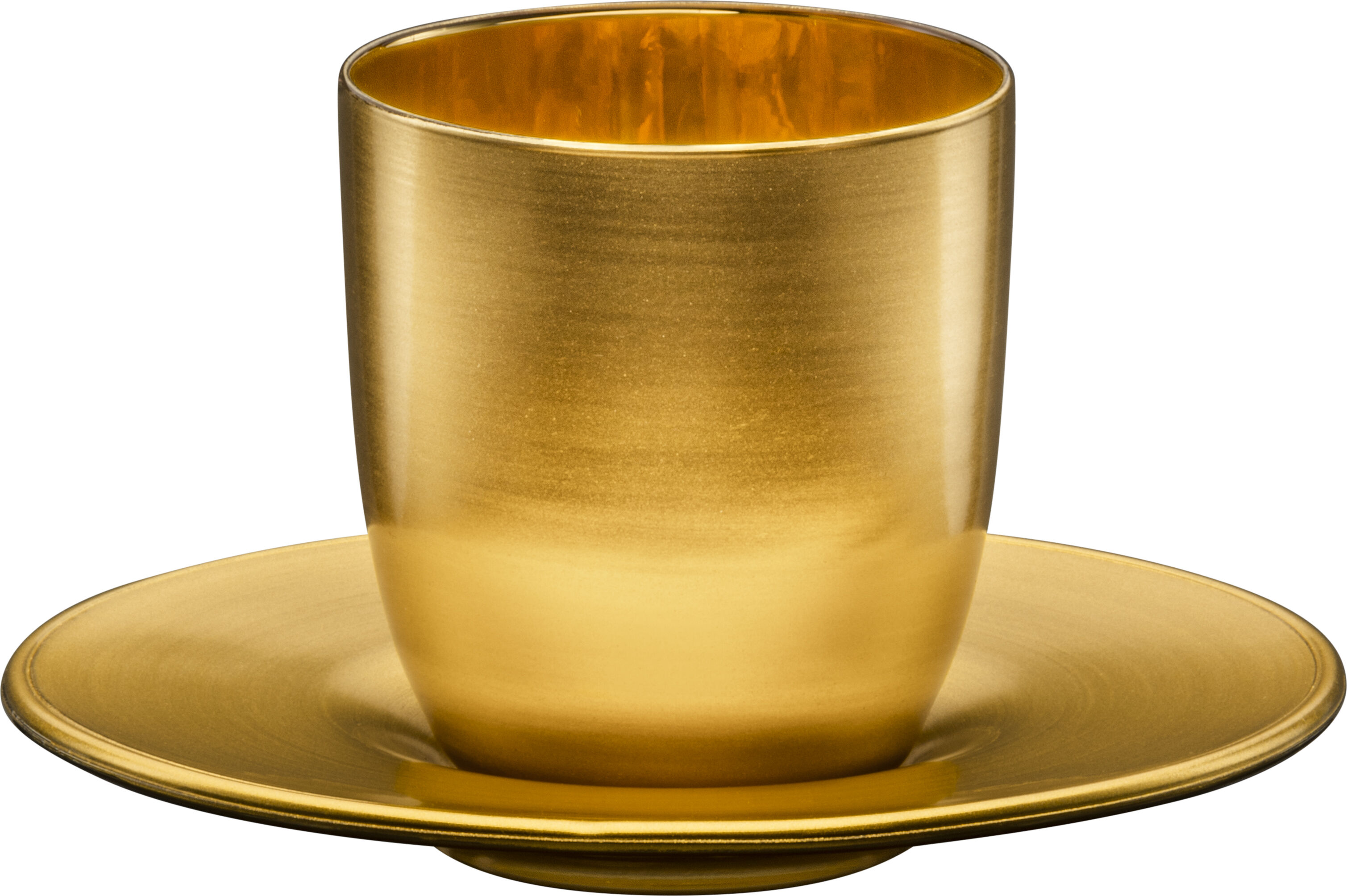 Espressobecher mit passender Untertasse, beide in glänzendem Gold-Finish, modern und luxuriös gestaltet, auf weißem Hintergrund.