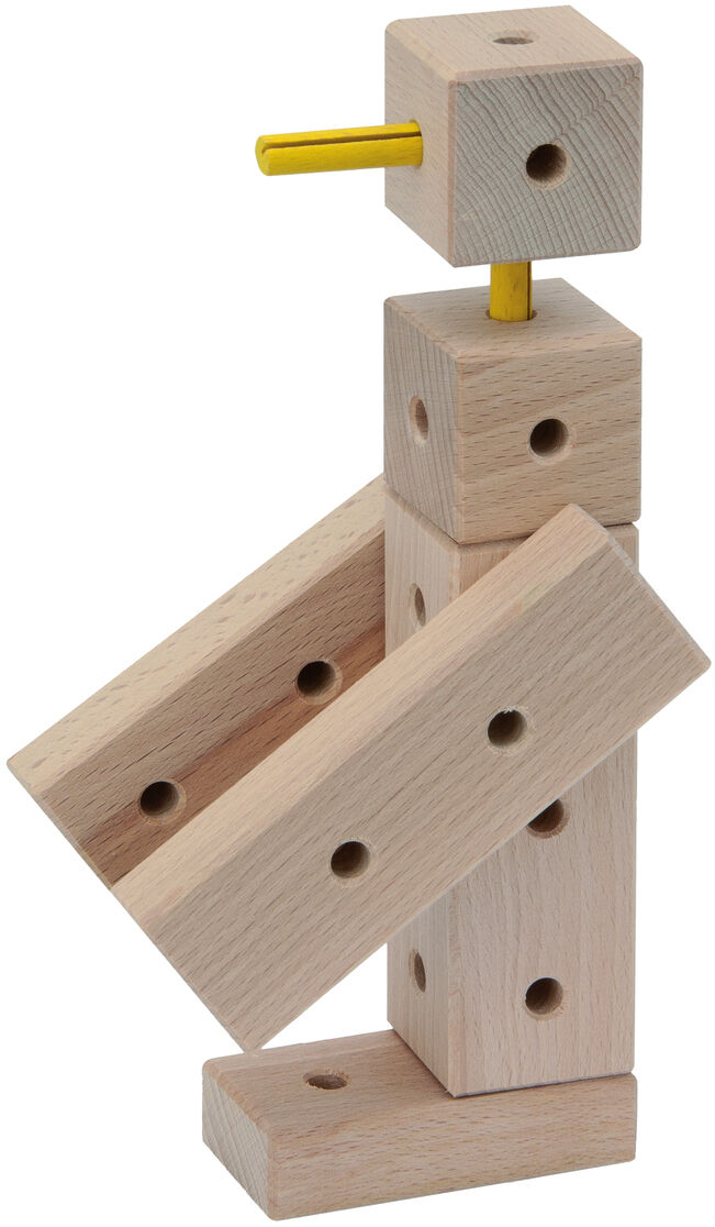 108-teiliges Holzbaukasten-Set »Maker M108«. Das Bild zeigt eine kreativ zusammengestellte Konstruktion aus mehrfarbigen Holzelementen.