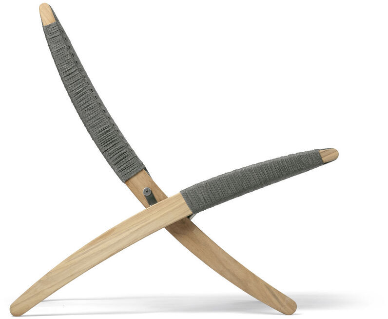 Der MG501 Cuba Chair Outdoor ist ein moderner Gartenstuhl aus Naturholz mit grauen Bespannungen, ideal für den Einsatz im Außenbereich.