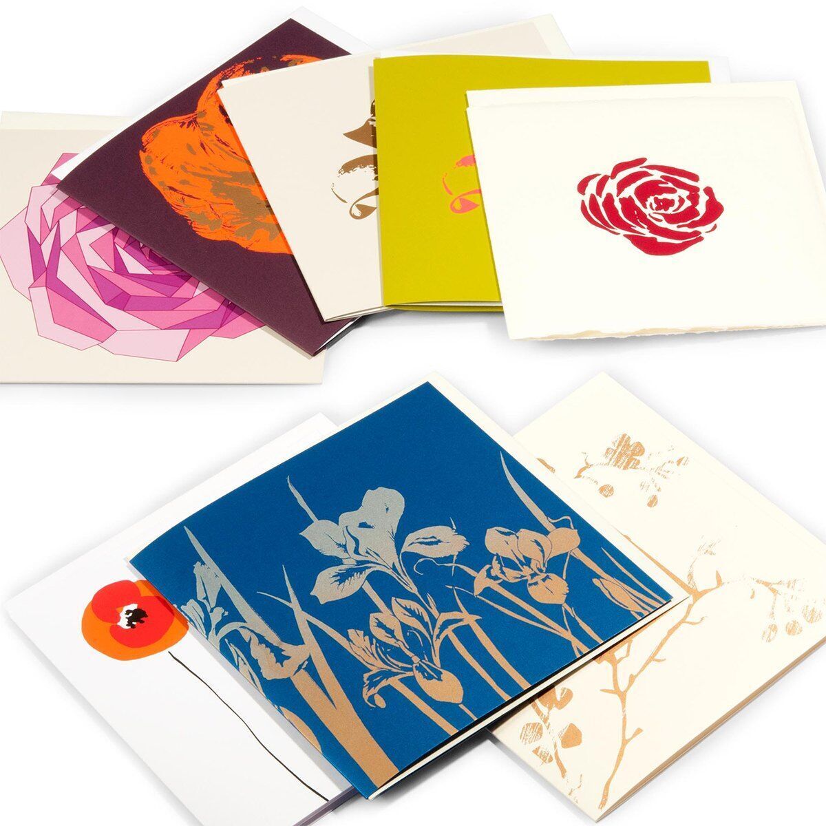 Ein Set aus acht Grußkarten mit verschiedenen Blumendesigns. Jede Karte zeigt unterschiedliche Blumenmotive in verschiedenen Farben wie Blau, Rot, Orange, Beige, Weiß, Lila und Gelb. Die Karten sind künstlerisch gestaltet und eignen sich für Anlässe wie Geburtstage, Hochzeiten oder als Geschenk.