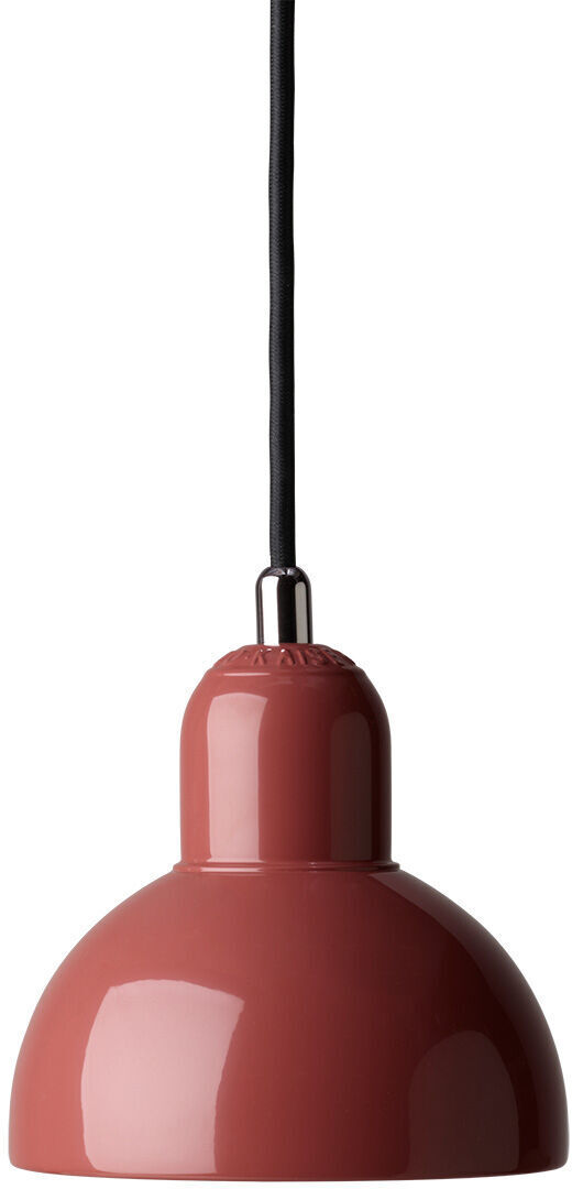 Rote Hängeleuchte »Kaiser Idell 6722-P« mit schwarzem Kabel und metallischen Details.
