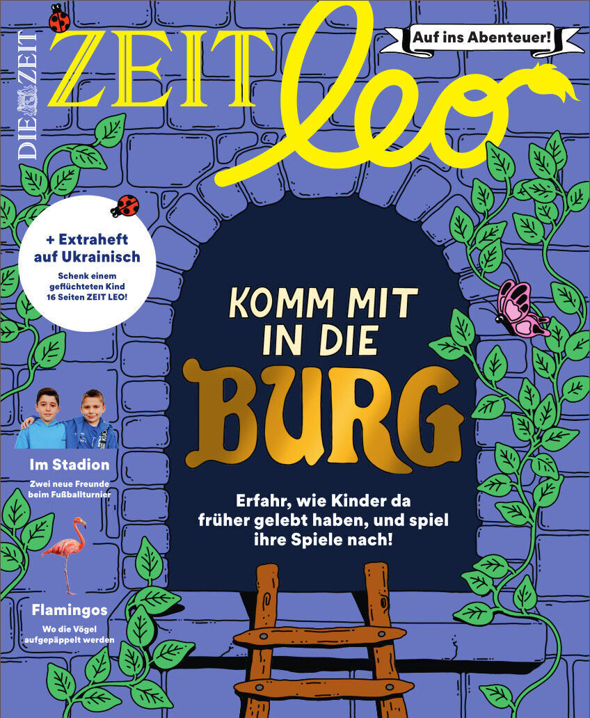Cover der Zeitschrift ZEIT LEO 4/22 mit dem Titel 'Komm mit in die Burg'. Das Magazin zeigt eine mittelalterliche Burgtor-Illustration auf blauem Hintergrund mit gelben und weißen Schriftzügen. Verschiedene Texte und Bilder von Sehenswürdigkeiten, Flamingos und einem Fußballstadion zieren das Cover. Ein ideales Magazin für Kinder und Familien, die sich für Abenteuer und Geschichte interessieren.