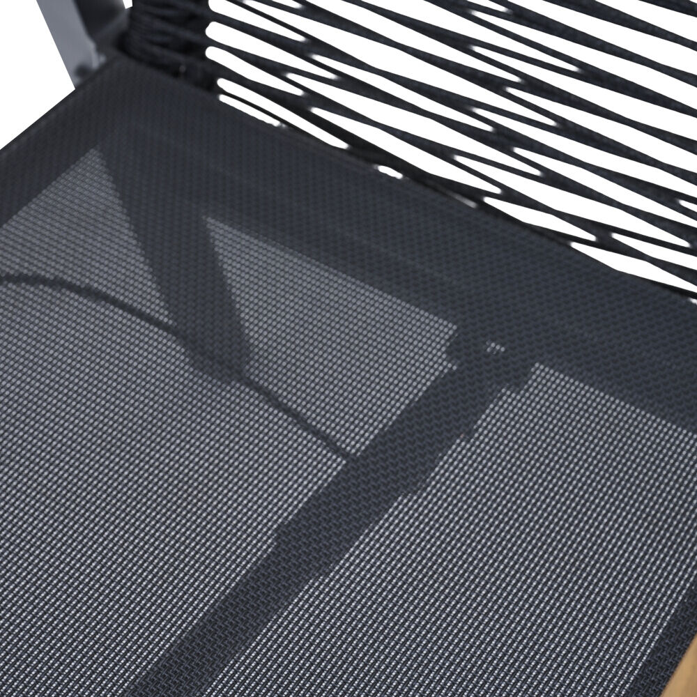 Detailaufnahme eines Sessels mit schwarzem Drahtgeflecht, geeignet für Outdoor-Nutzung, ideal für Garten oder Terrasse.