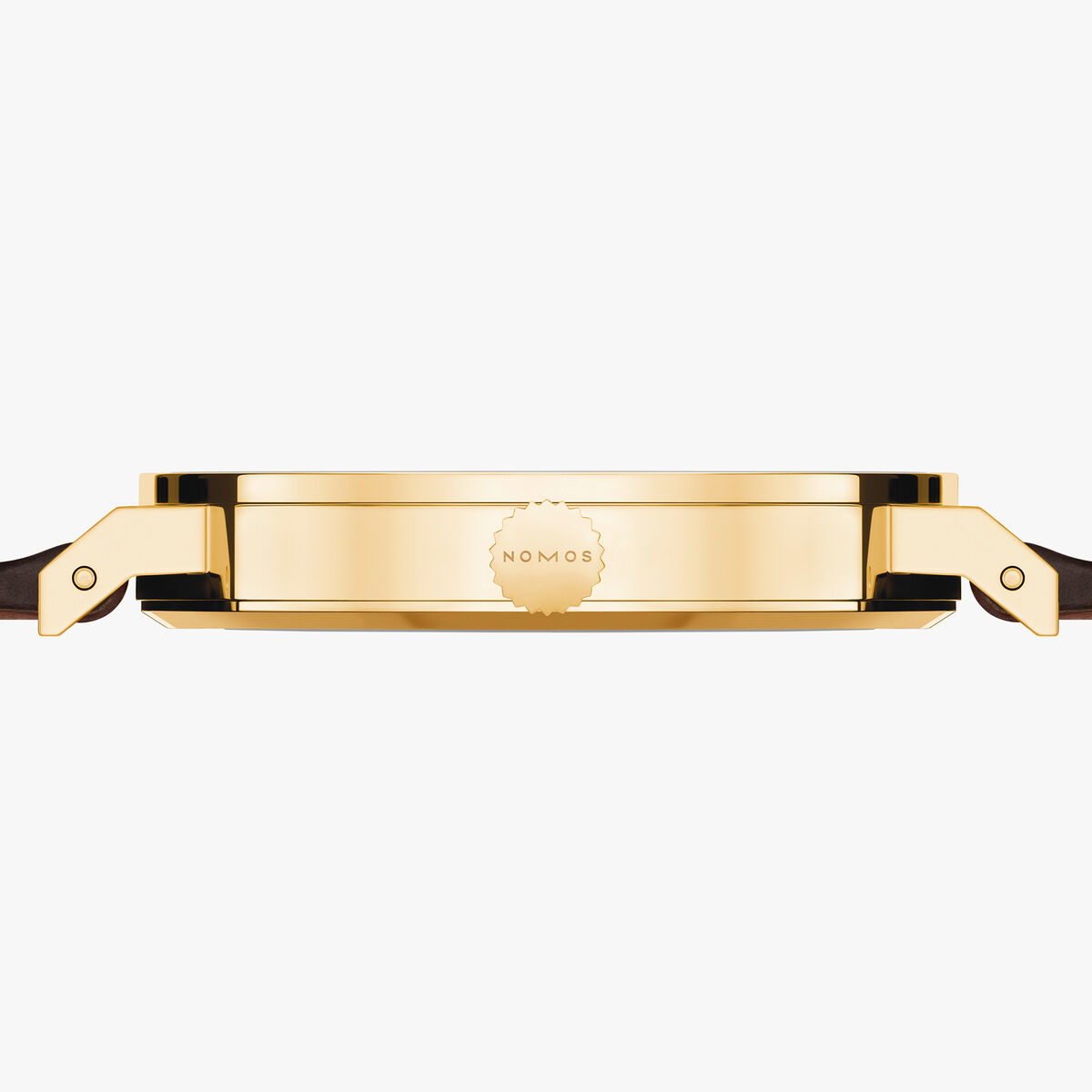 Seitenansicht der NOMOS ZEITmagazin-Sonderedition Tangente Gold neomatik 38 Update: flaches, rundes Gehäuse aus poliertem 18-karätigem Gold mit geprägtem NOMOS-Logo, edles dunkelbraunes Horween-Lederarmband, minimalistisch, luxuriös, auf weißem Hintergrund.