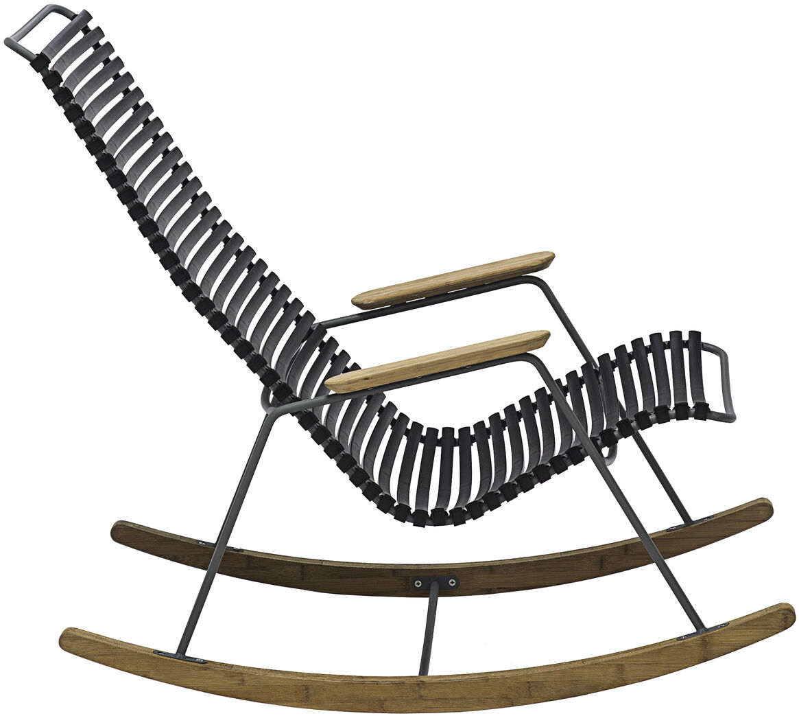 Ein moderner Schaukelstuhl namens »CLICK Rocking Chair« mit Holz- und Metallakzenten, geeignet für den Innen- und Außenbereich.