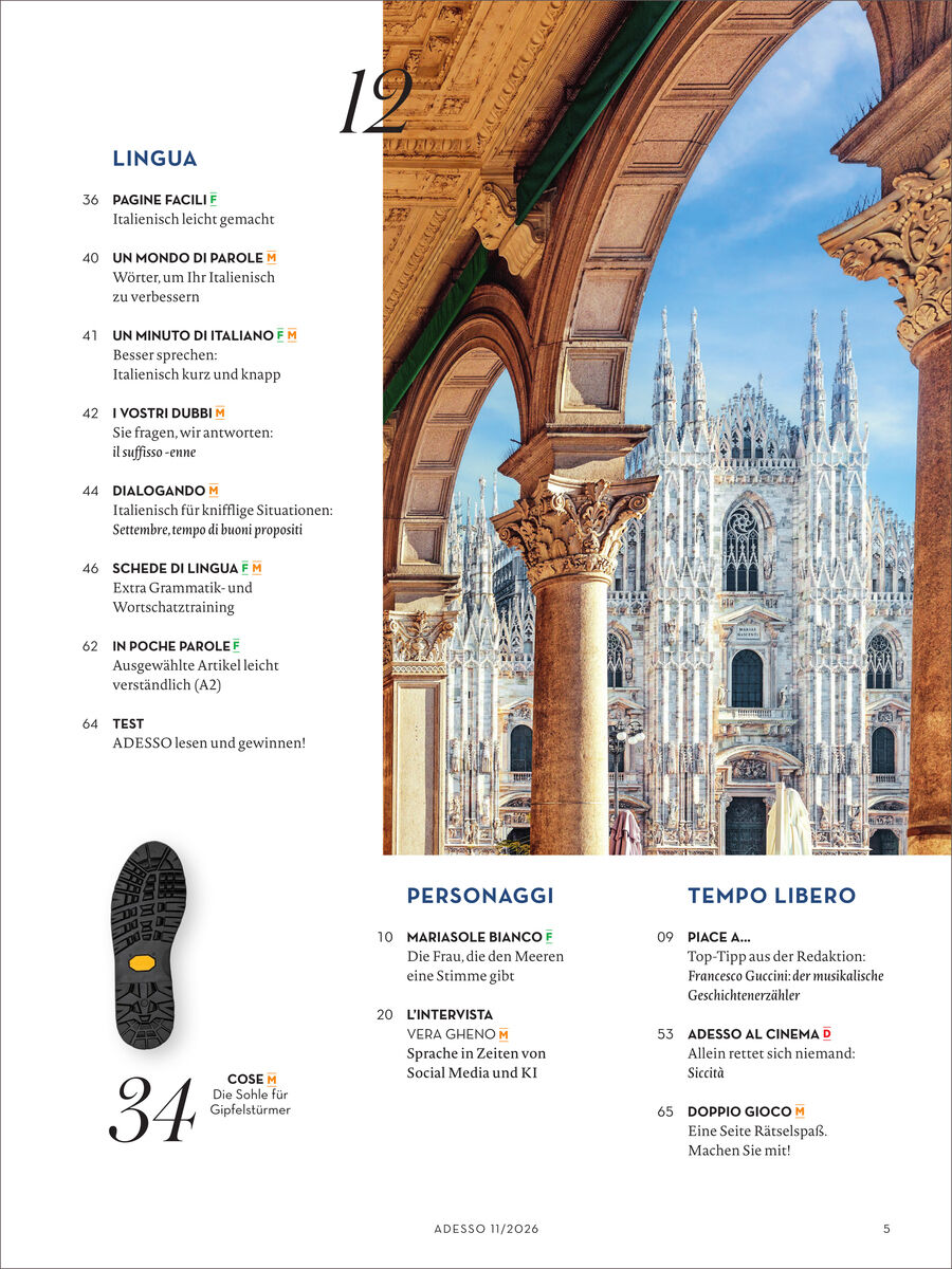 Doppelseite des Adesso Magazins 11/2026 mit Inhaltsverzeichnis. Rechts beeindruckendes Foto des Mailänder Doms im Hintergrund, gerahmt von dekorativen gold-braunen Arkaden. Linke Seite listet Inhalte und Rubriken des Magazins, unten große schwarze Schuhsohle als Grafik.