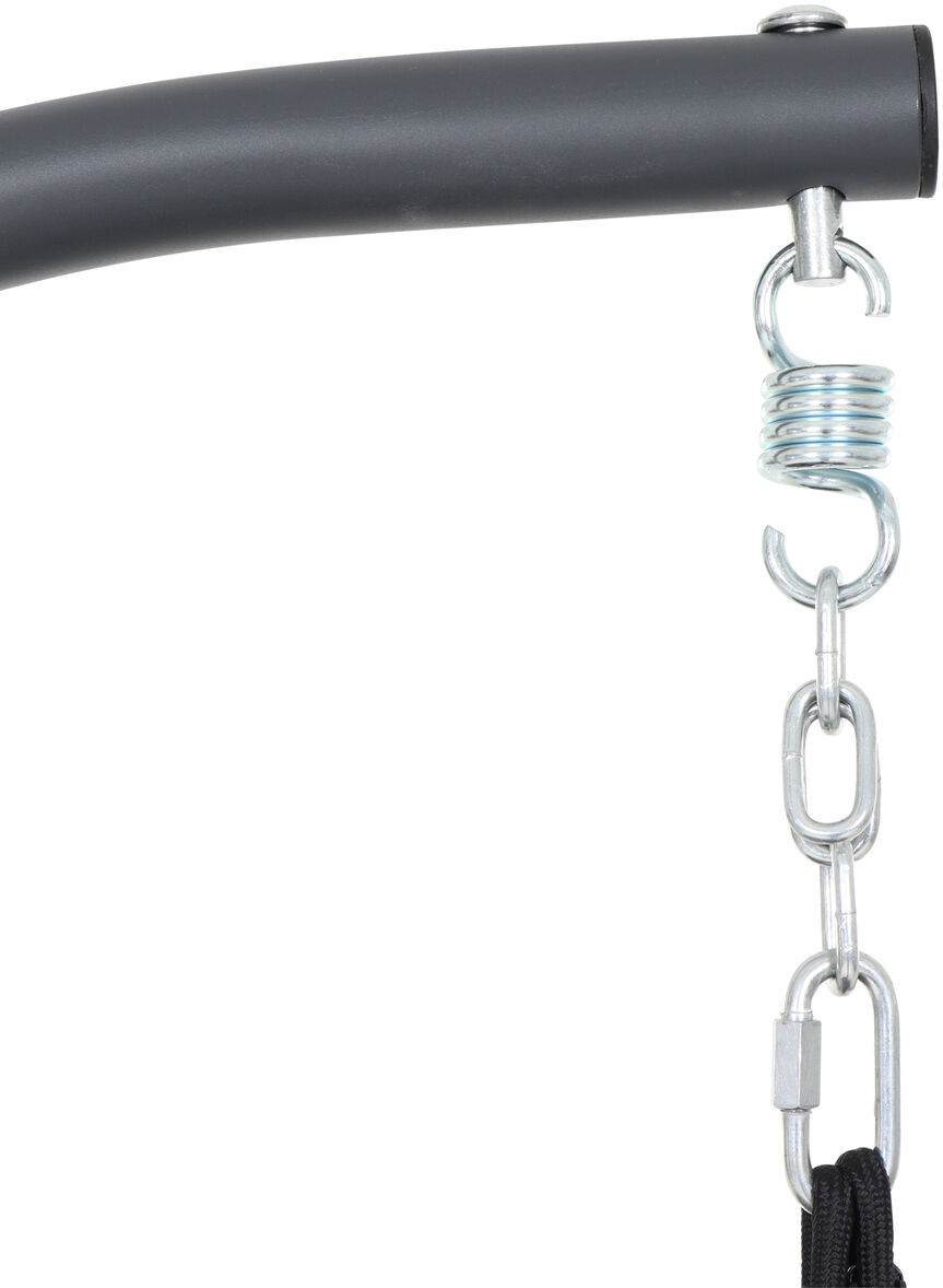 Detailansicht eines robusten Hängesesselaufhängungssystems: Ein pulverbeschichtetes, dunkelgraues Stahlrohr ist mittels einer silbernen Metallfeder und Kette mit Karabiner verbunden. Die hochwertige Verarbeitung sorgt für Stabilität und Langlebigkeit.