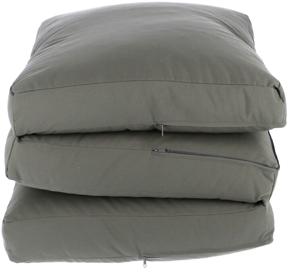 Die Gartenmatratze »Sheffield« in olivgrün besteht aus drei übereinander gestapelten, bequemen Kissen, ideal für den Einsatz im Freien.