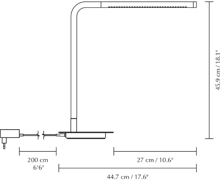 Eine technische Zeichnung der Tischleuchte »Omni Table V2« mit Abmessungen. Die Lampe hat ein modernes, schlankes Design mit einer verstellbaren Höhe von 45,5 cm, einer Basisbreite von 27 cm und einer Gesamtlänge von 44,7 cm.